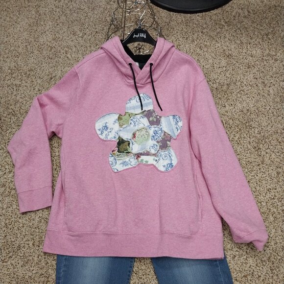H&M Tops - 3247 Size XL H&M Upcycled Sweat Shirt With Quilted Flower Insert